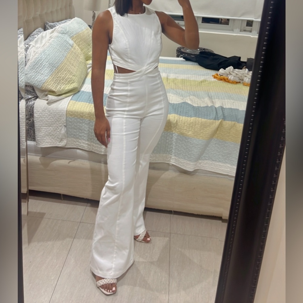 White jumpsuit! - Picture 4 of 7
